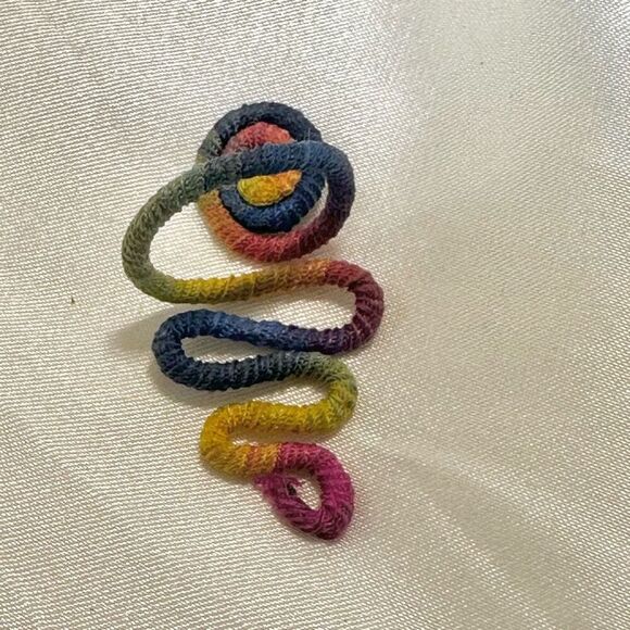 Colorful snake threaded ring - Picture 2 of 7